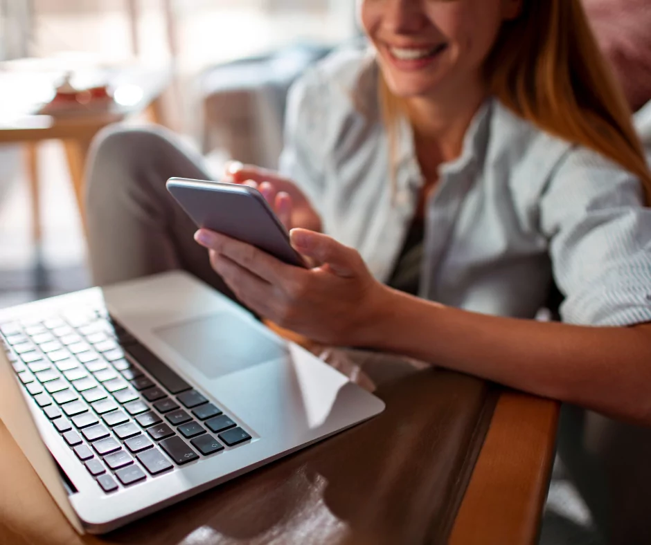 A pandemia de Covid-19 acentuou os impactos da transformação digital no varejo. Imagem de Lifestylememory no FreePik.