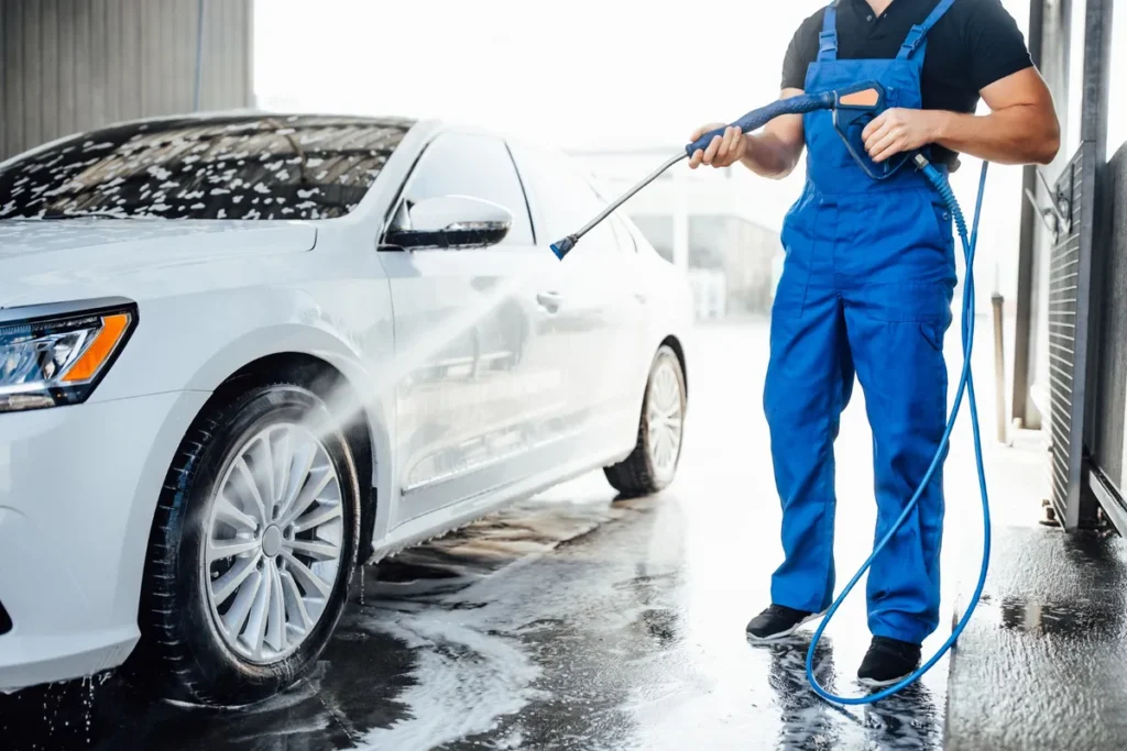 Lava-jatos, lavagem de carros, lavagem automotiva, lavagem de veículos, lavando carro, car wash, jatos de água para carros
