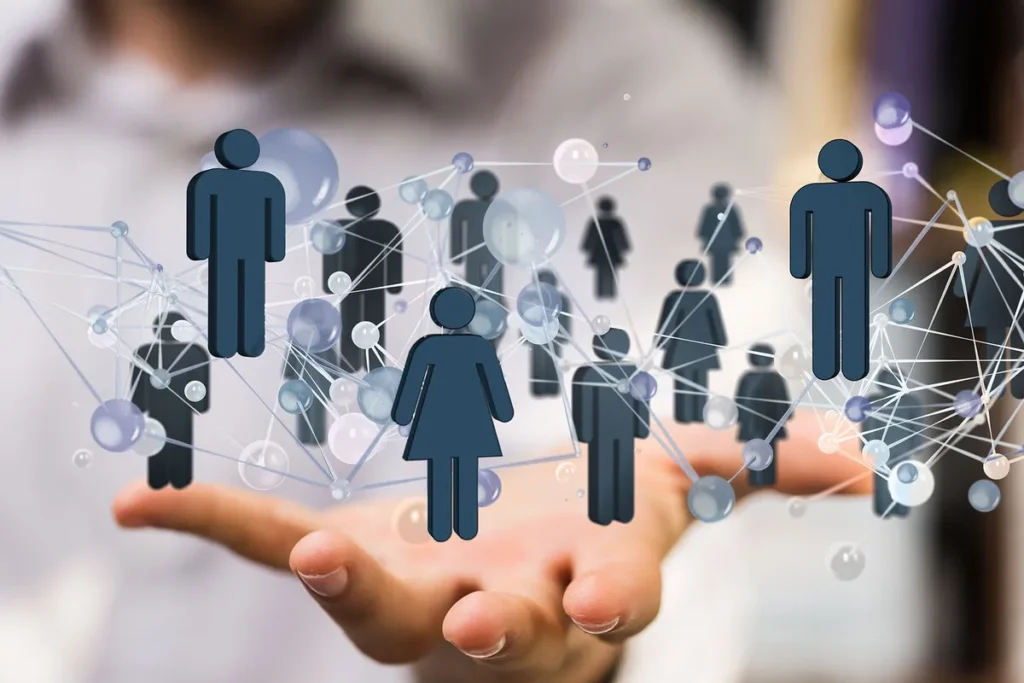 Uma mão segurando uma rede digital tridimensional de ícones de pessoas conectadas por linhas, representando a importância do marketing de relacionamento.