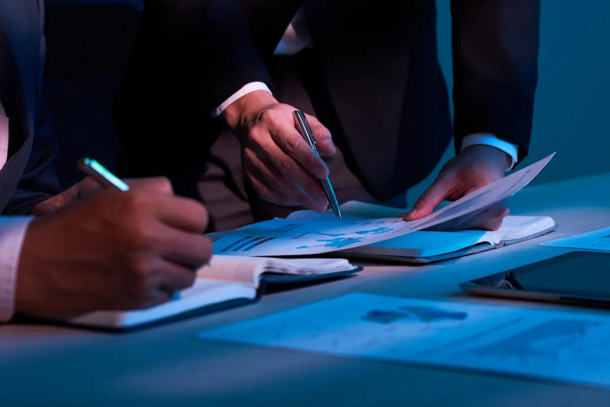 Faturamento em queda? Auditoria Operacional revela o que drena sua receita